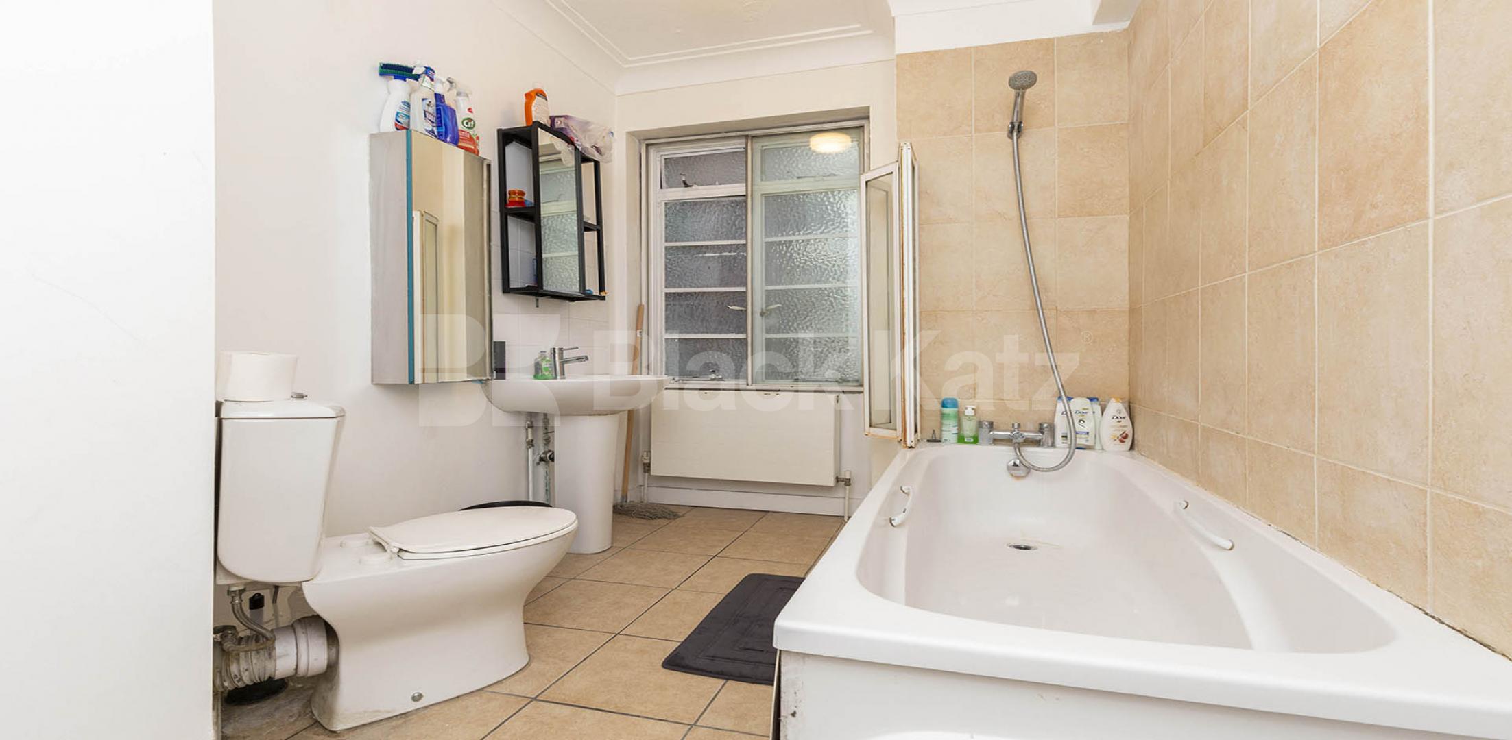 			3 Bedroom, 2 bath, 1 reception Flat			 Dorset House, Gloucester Place , Baker Street